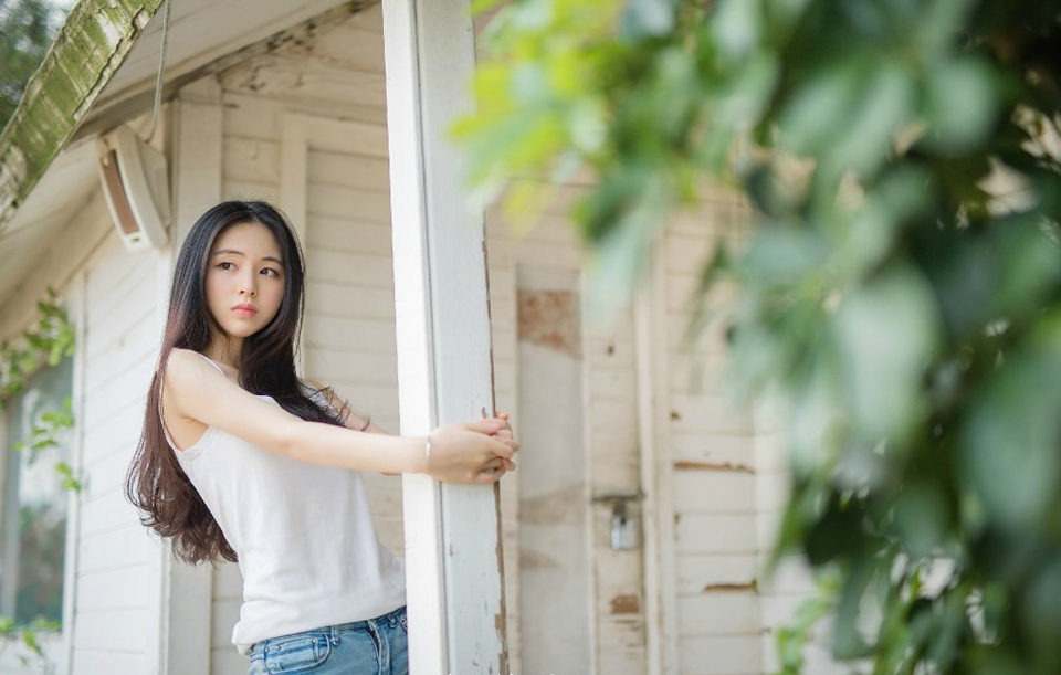 “走！”庞统眉头一挑，向魏延招了招手，带着人马冲向刺史府。